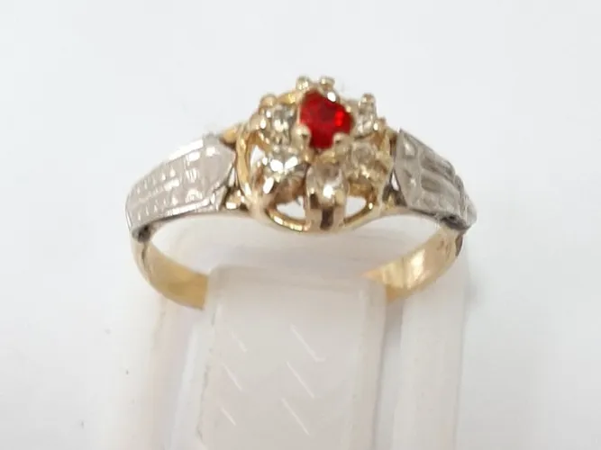 ANEL DE FORMATURA PARA O CURSO DE DIREITO FEMININO FOLHEADO A OURO 18K 