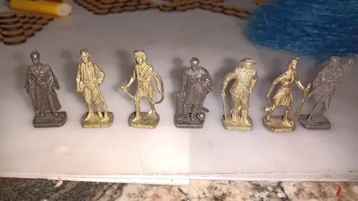 Coleção Kinder ovo soldados de chumbo lindos e raros !!!