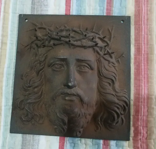 Antiga imagem em metal  de Jesus 