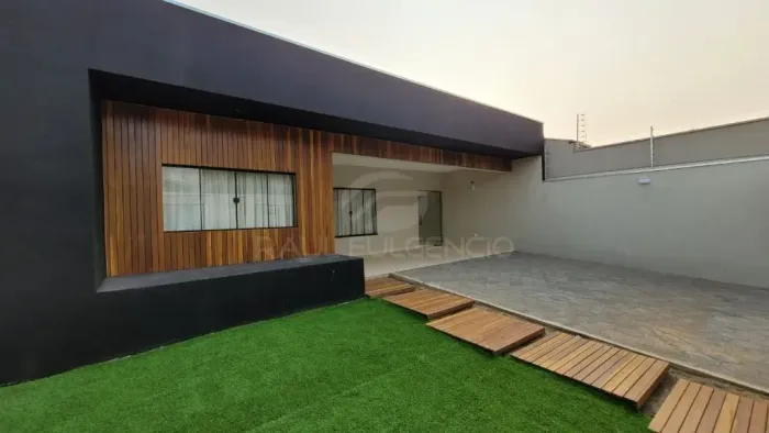 Casa a Venda | Piscina | 3 dormitórios | 1 suíte |