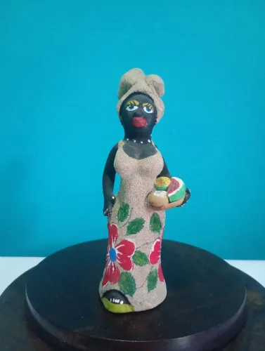 Arte Popular - Escultura de Baiana em Barro Cozido