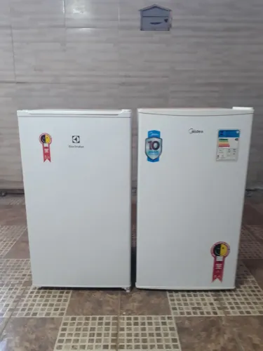 Frigobar Electrolux e midea 100L 220V 