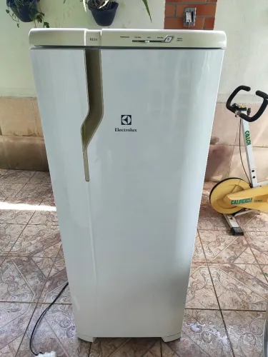 Geladeira Eletrolux 260 litros 