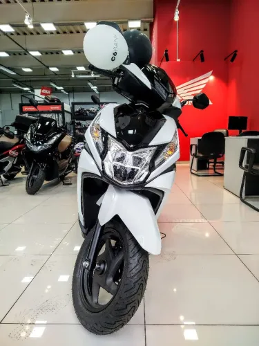 Elite 125 - 2026 0km | direto da concessionária. Branca, prata e vermelha.