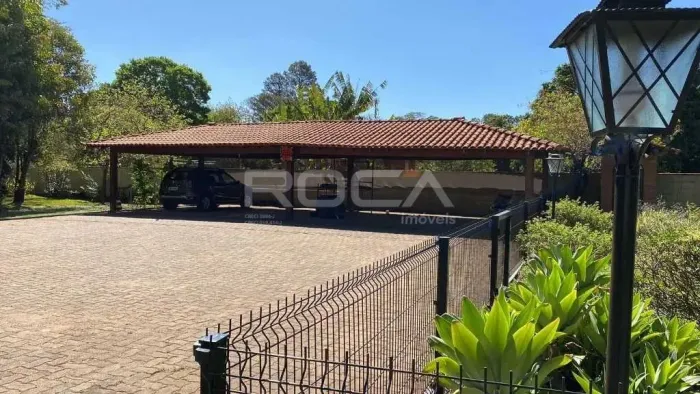 Chácara à venda em São Carlos - 3 dormitórios, 2 suítes, localizada em Tibaia de São Ferna