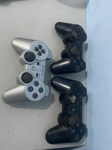 3 controles de PS3 originais no estado