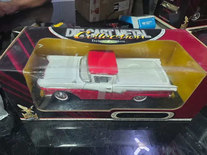 Miniatura 1:18 Ford ranchero 1957
