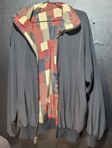 Jaqueta Reversível Estilosa - Preto e Estampada Tam M