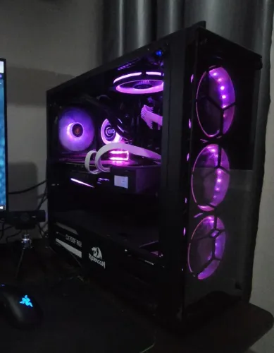 PC Gamer RGB com RTX 3070 Aorus Master (Tela LCD) e 32GB RAM