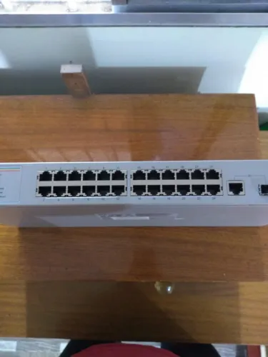 Switch Gigalizado 26 portas Allied Telesis Atfs750 / 2 portas 10/1000 SFP /24 10/100