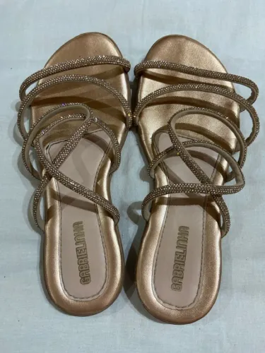 Sandália rasteirinha dourada