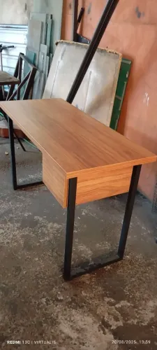 Mesa de escritório c/gaveta