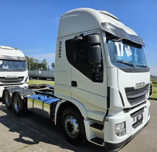 iveco hiway 440 6x2 Ano 17 Teto Alto Automático Suspensão Mola Geladeira Cama Grande