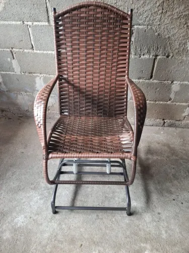 Cadeira de balanço em fibra sintética novas cada 