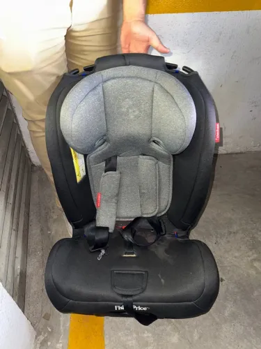 Vendo cadeirinha fisher price em boas condições 