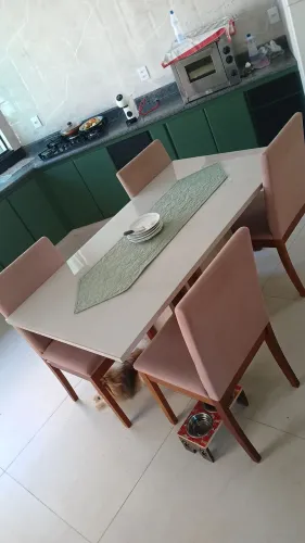 Fundamental é uma MESA de Jantar Moderna com 6 Cadeiras Estilosas