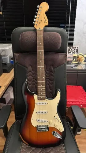 Guitarra Strato Squier Indonésia Tarraxas Fender