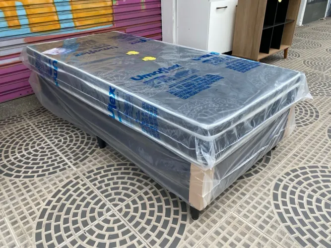 Box com colchão de mola Novo