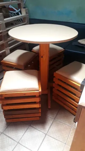 Conjunto de Mesa com banquinhos