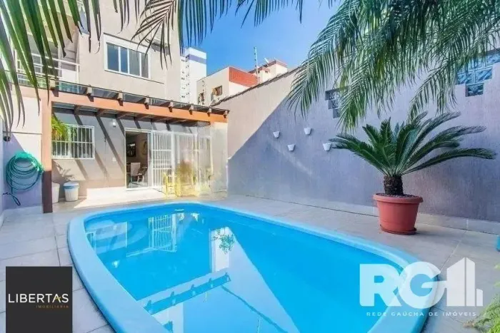 Casa com piscina, 3 suítes, desocupada, Rua Leite de Castro- Jardim Itu Sabará