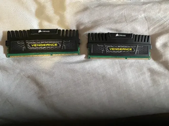 Memória RAM Corsair Vengeance 2x 4GB DDR3 1600MHz - Funcionando Perfeitamente