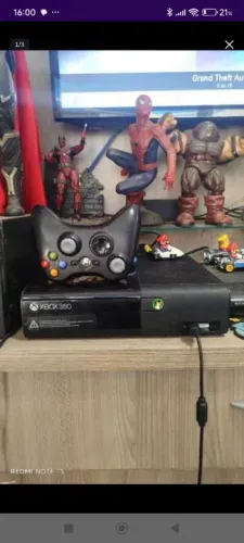 Xbox 360 slim controle ,5 jogos ótimo estado ac trocas .