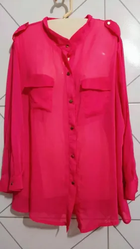 Camisa rosa feminina