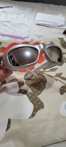 Óculos de Sol Modernos - Estilo e Proteção