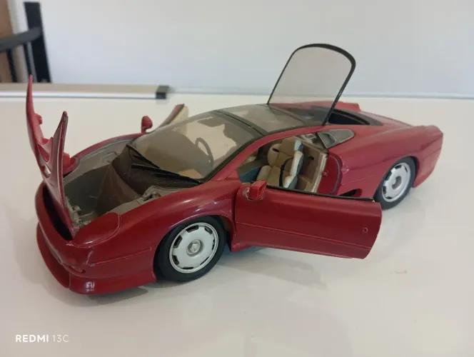 Miniatura Jaguar XJ220 - Maisto - escala 1/18