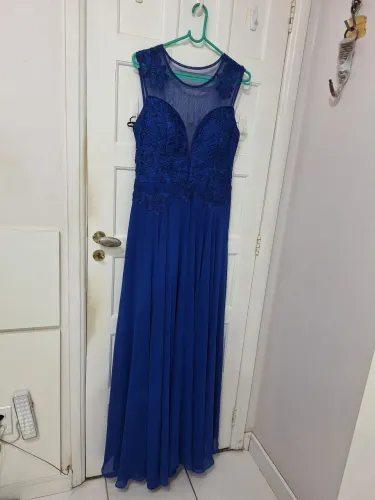 Elegante vestido azul royal 