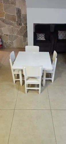 Conjunto de Mesa e Cadeiras para crianças