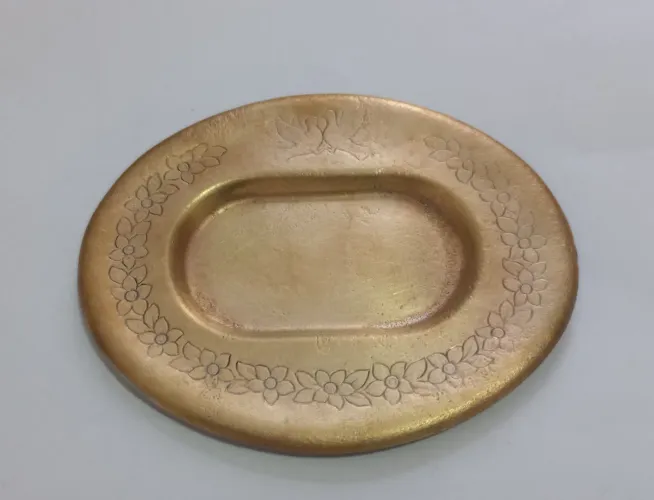 Pequena e rara bandeja oval antiga