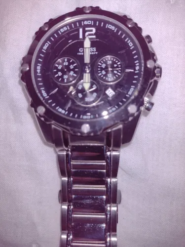 Relógio marca Guess novo sim uso .