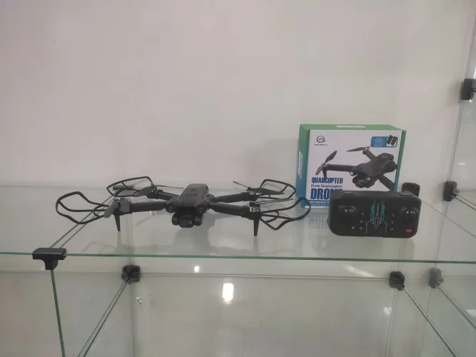 Drone Quadricóptero com Câmera HD - Diversão Garantida!