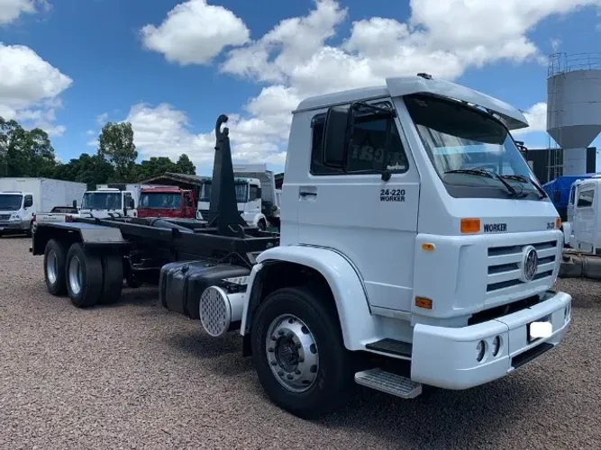 VW 24220 Worker ano 2011 Roll On Roll Off R$ 295.000,00 av
