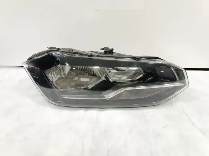Farol direito Polo Virtus High Line friso cromado Valeo