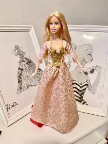 Vestido Barbie Anneliese Versão Budget Básica