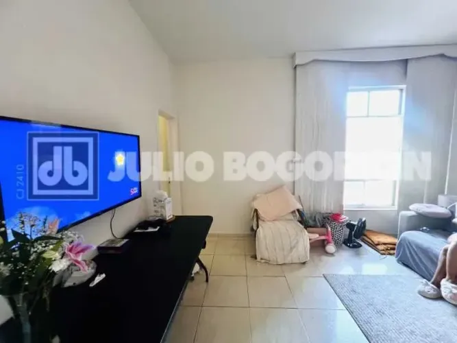 Apartamento de 2 quartos a vendas no Leblon, 1 vaga, excelente localização.