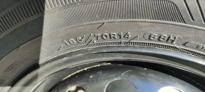 Pneu 185/70R14