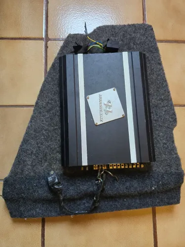 Amplificador Hurricane para Som Automotivo