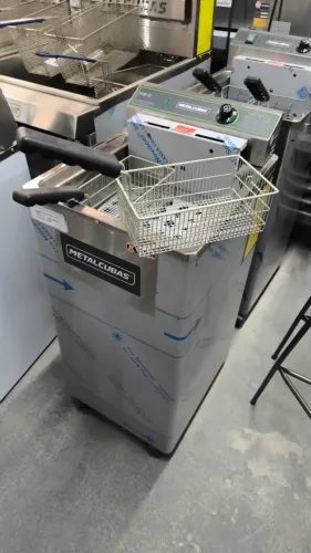 Fritadeira Elétrica Pedestal 15L 8000W