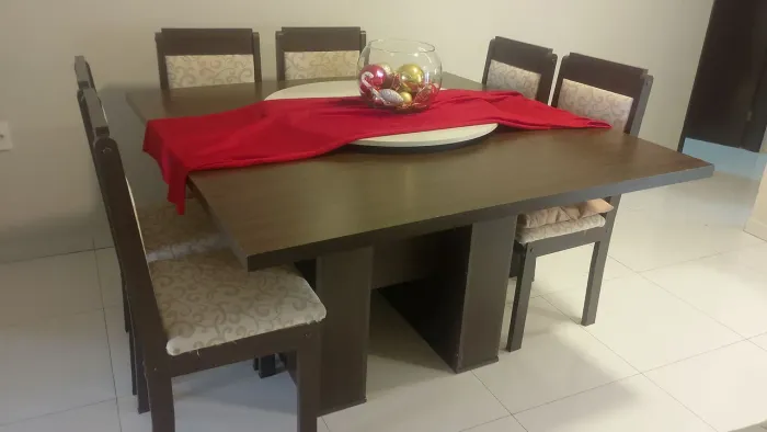 Mesa com centro giratória com 8 lugares
