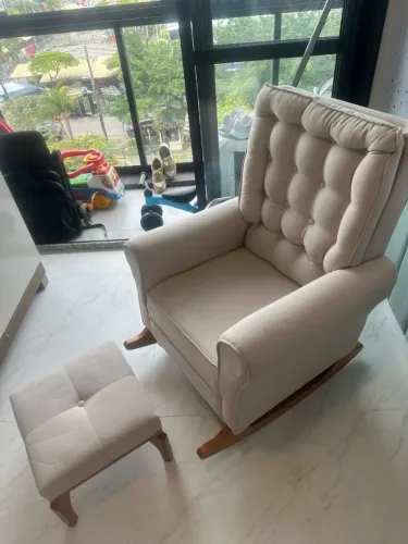 VENDO POLTRONA AMAMENTAÇÃO BALANÇO, USADA POUCAS VEZES