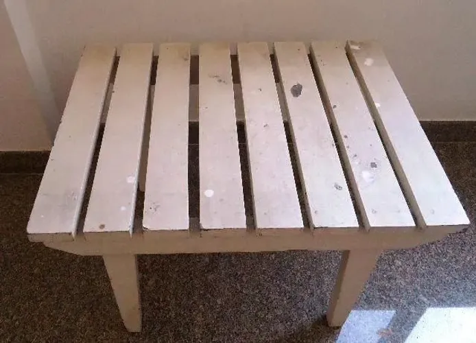 Mesa de Varanda ou Piscina Madeira Pintada Bom Estado sem nada quebrado