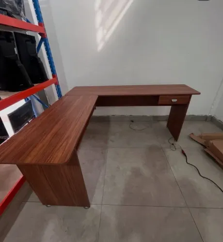 Promoção Mesa Marrom em L - 19/09/25