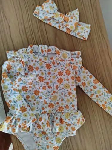 Maiô e camisa proteção solar
