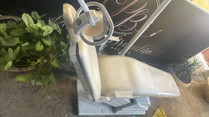 Cadeira hidráulica para micropigmentação com refletor 