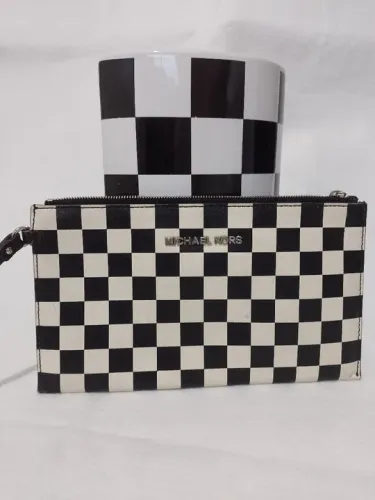 Carteira Michael Kors - Preta e Branca desapegando