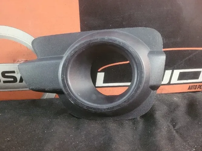 Moldura do Farol de Milha Esquerdo Renault Kwid 2017 a 2022 (c Furo)
