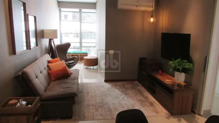 Flamengo - Ótimo prédio - Apartamento claro e ventilado - Lindamente reformado - Todo piso